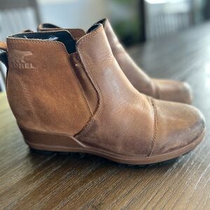 Sorel leather ankle boots wedged comfy slip on